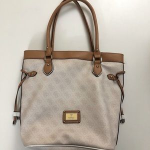 Guess tote